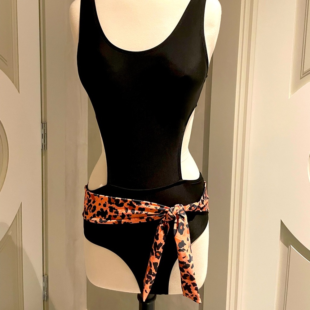 1 piece swim suit- NWOT
